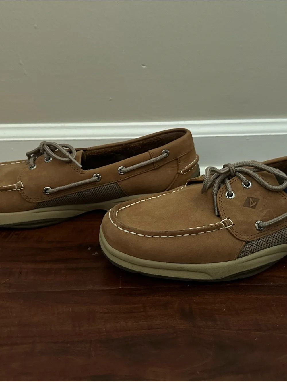 Sperry Men's Tan Boat Shoes with Contrast Stitching